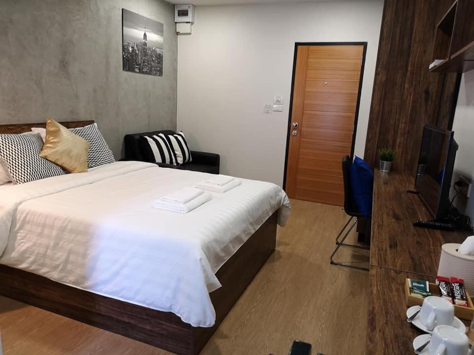 Tata House Aparthotel Bangkok Exteriör bild