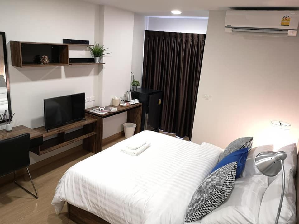 Tata House Aparthotel Bangkok Exteriör bild
