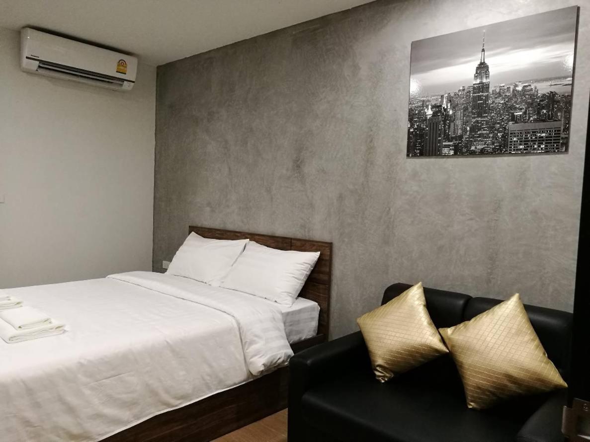 Tata House Aparthotel Bangkok Exteriör bild