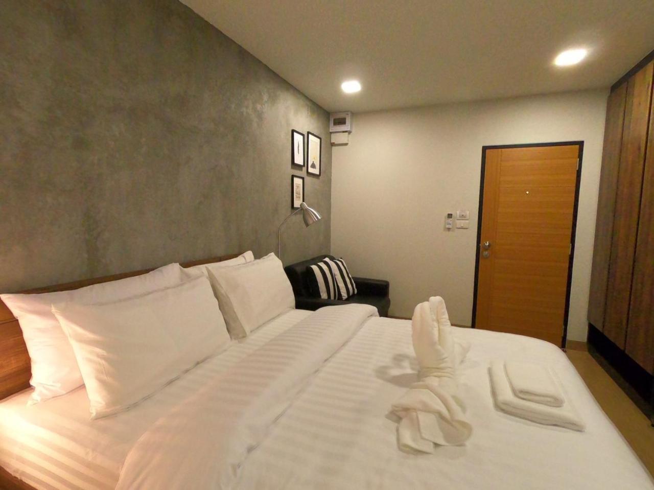 Tata House Aparthotel Bangkok Exteriör bild
